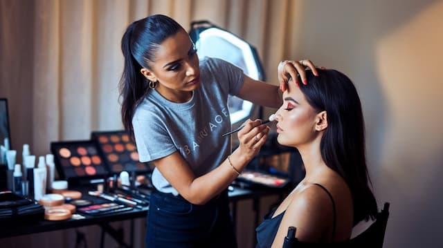 Makeup Artist Brand Partnerships: How to Get and Grow Deals Makeup Artist Brand Partnerships: How to Get and Grow Deals