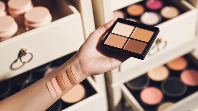 How to Choose the Right Foundation Shade for Your Skin How to Choose the Right Foundation Shade for Your Skin