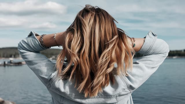 How to Keep Hair from Getting Greasy Fast: Simple Tips & Tricks How to Keep Hair from Getting Greasy Fast: Simple Tips & Tricks